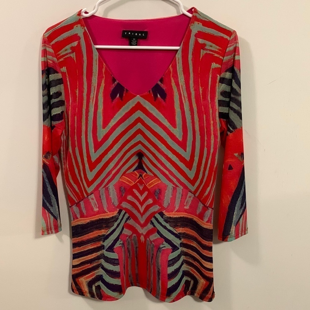 Tribal lined Wearable Art top, 2/3 sleeve, very good condition, Sz XS